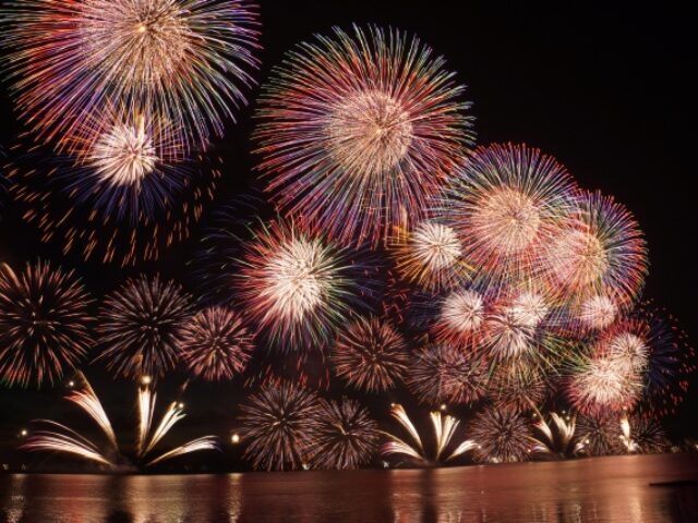 長良川花火大会2025の屋台はチケットなしで行ける？場所はどこで何時から？